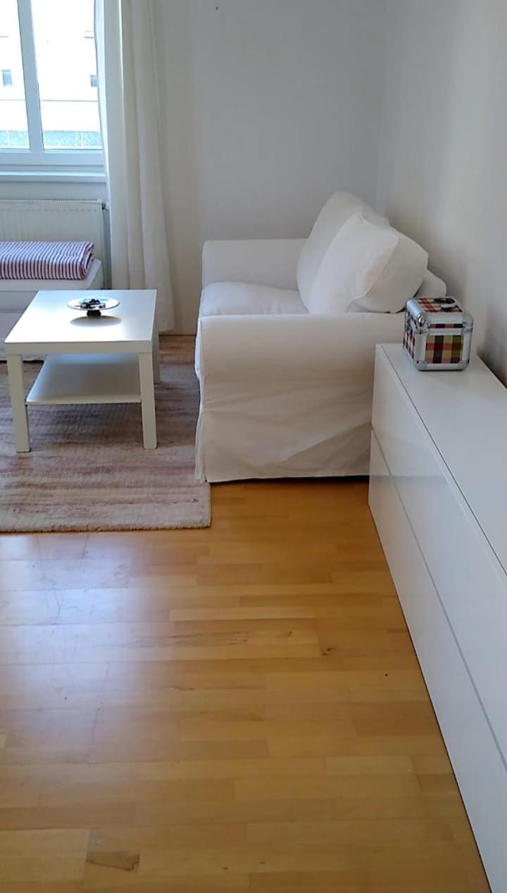 With 2 Bedrooms And A Small Living Wien