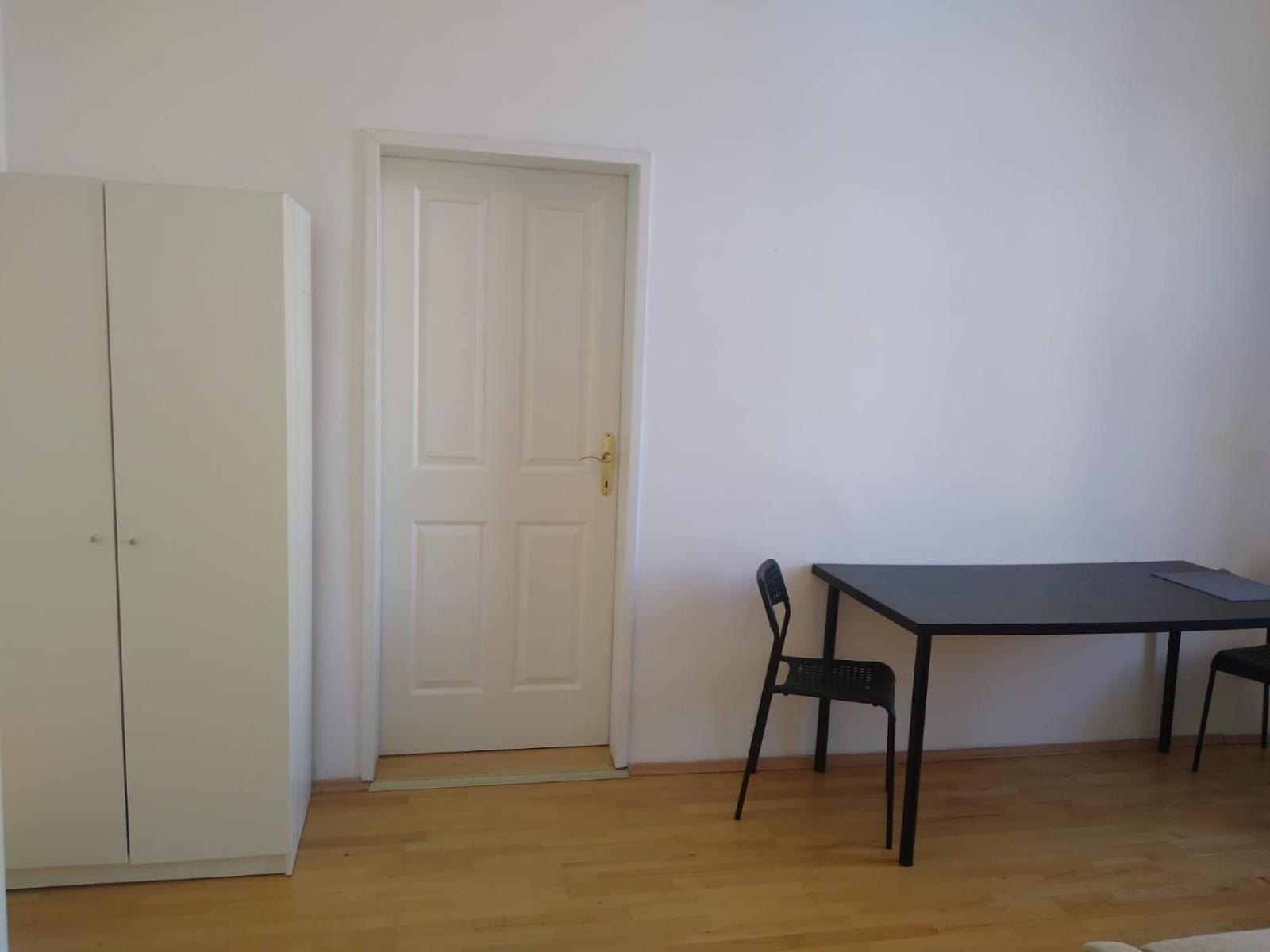 With 2 Bedrooms And A Small Living * Wien