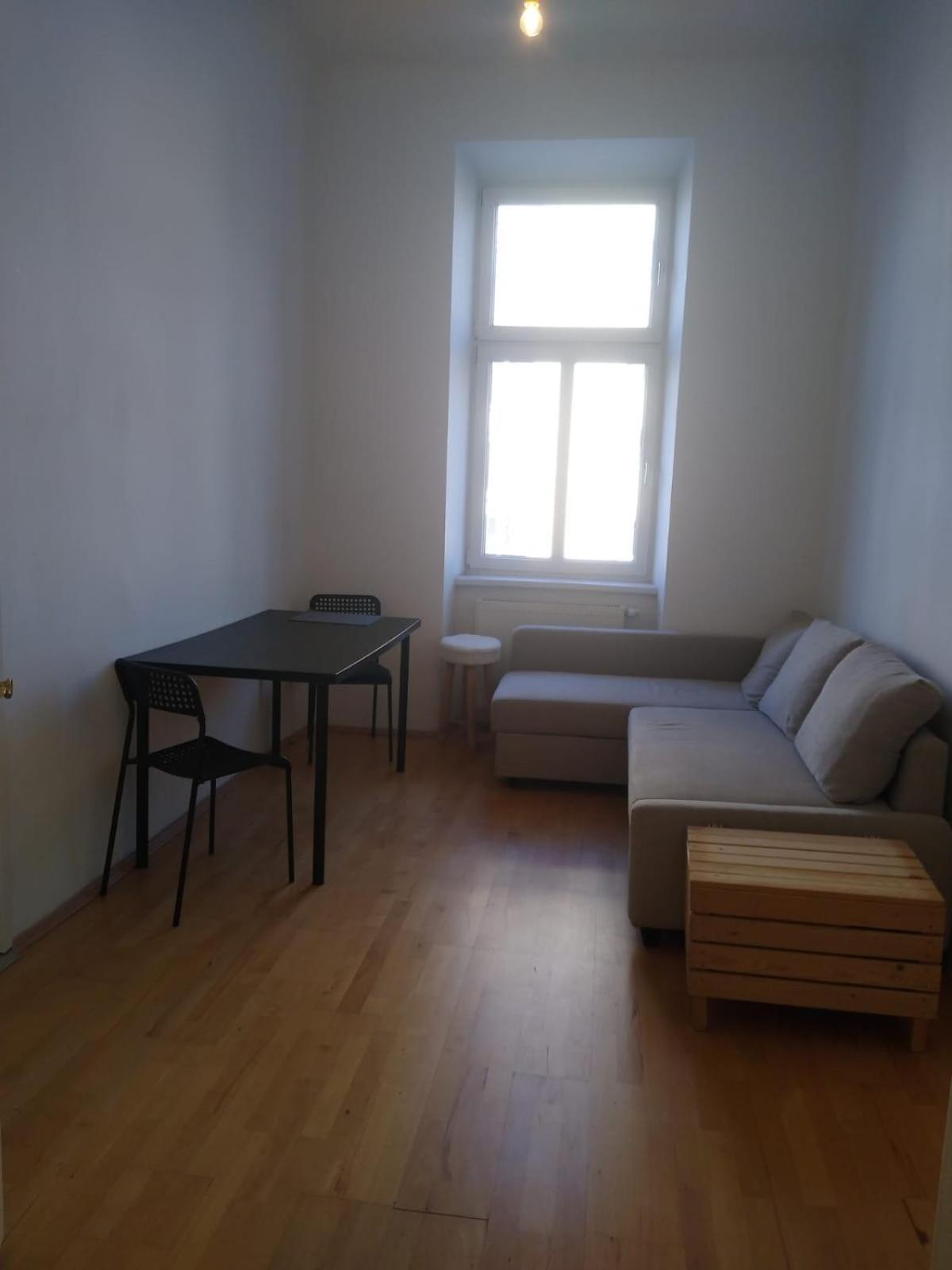 With 2 Bedrooms And A Small Living Wien
